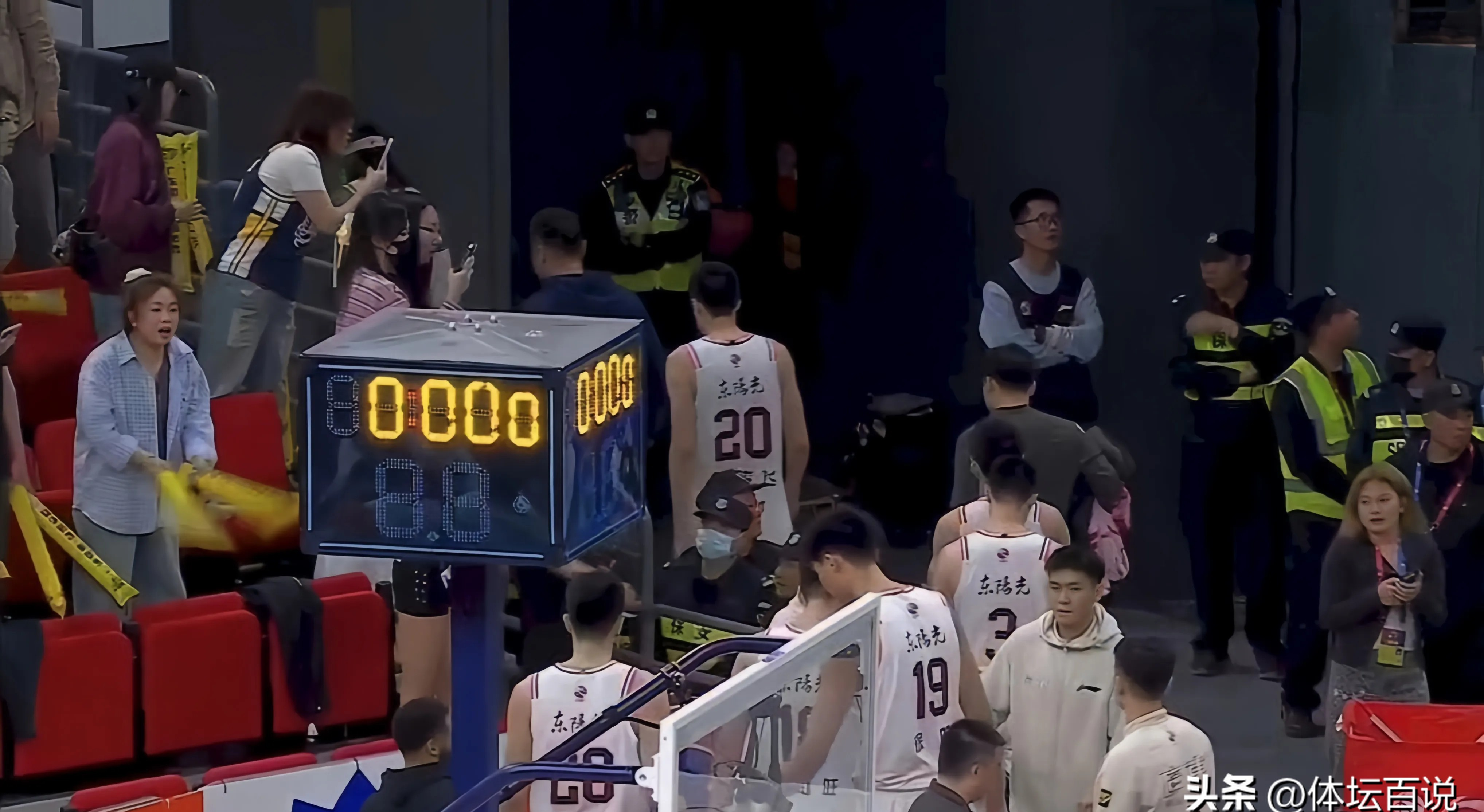 九游地址-关于惊险三分绝杀引爆了篮球赛场的信息