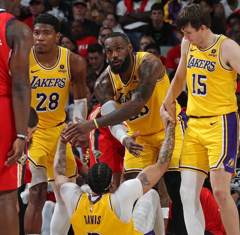 湖人胜鹈鹕，詹姆斯砍下三双数据的简单介绍
