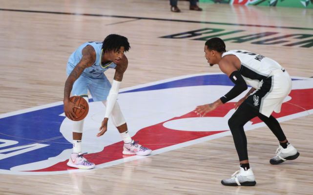 九游课程-关于劲旅交锋！谁能够在球场上脱颖而出？的信息