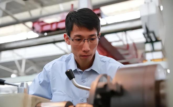 关于云南队稳居前茅,前途一片光明的信息 关于云南队稳居前茅,前途一片光明的信息