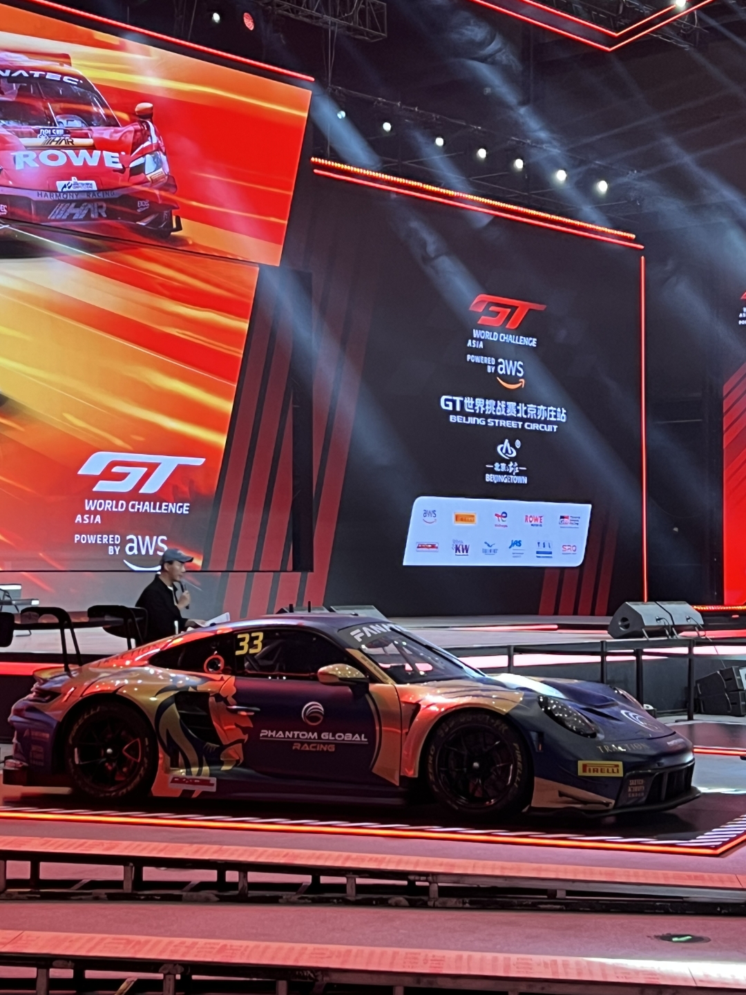 包含顶级赛事竞争激烈，称雄之路曲折的词条